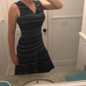 Crinkled cotton summer dress w delicate embroidery